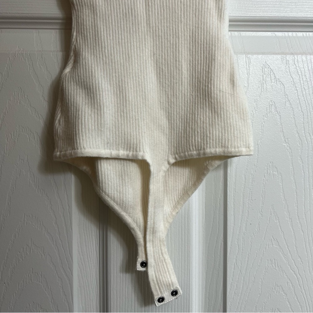 A&F Short-Sleeve Sweetheart Sweater Bodysuit - Picture 8 of 11